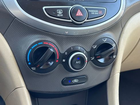 Used 2013 Hyundai Accent GLS FWD image 21