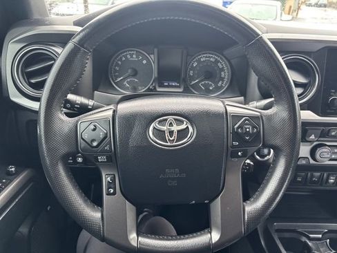 Used 2017 Toyota Tacoma TRD Off-Road image 14