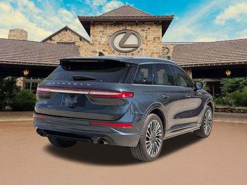 Used 2022 Lincoln Corsair Grand Touring image 2