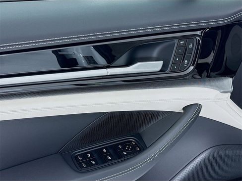 New 2026 Porsche Panamera image 11