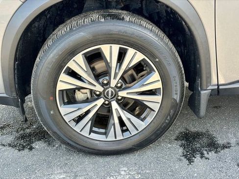 Used 2023 Nissan Rogue SV image 29