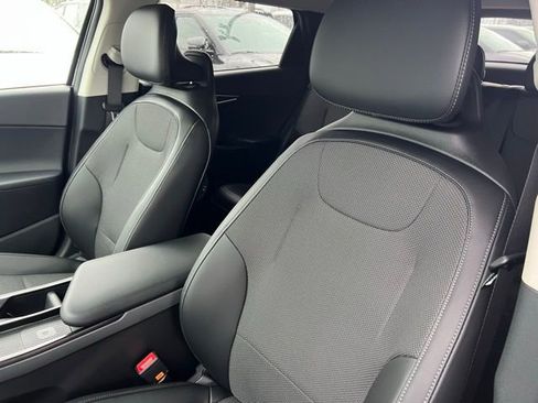 New 2025 Kia EV6 Light w/ Light LR Technology Package image 13