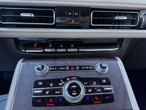 Used 2020 Lincoln Aviator Reserve w/ Equipment Group 202A image 11