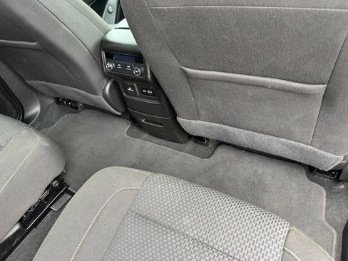 Used 2023 GMC Acadia SLE w/ Driver Convenience Package FWD image 17