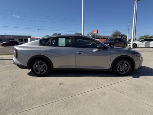 Certified 2025 Kia K4 LXS image 3