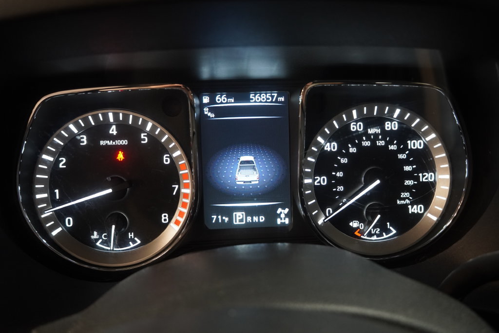 Used 2018 Nissan Titan SV w/ SV Convenience Package AWD/4WD image 6