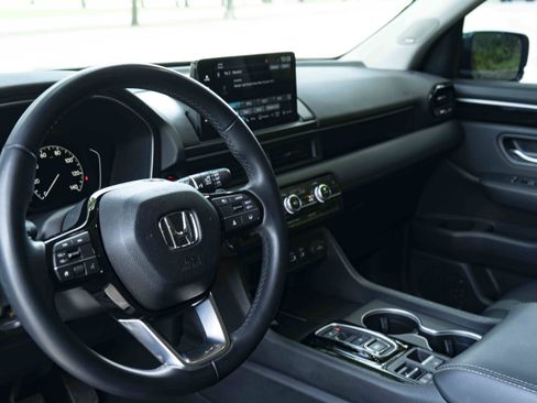 Used 2024 Honda Pilot Touring image 16