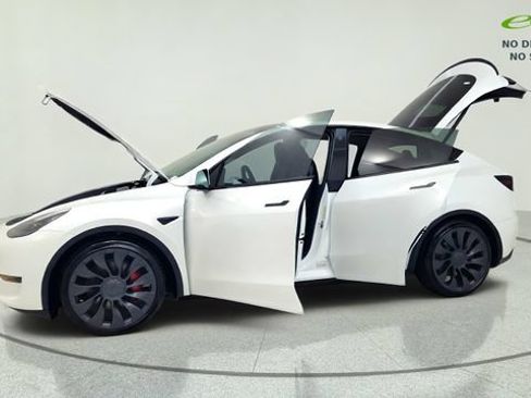 Used 2023 Tesla Model Y Performance AWD/4WD image 14