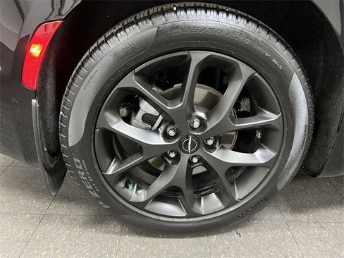 Used 2025 Chrysler Pacifica Limited w/ Trailer Tow Group image 34