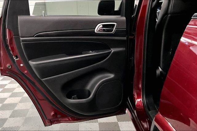 Used 2020 Jeep Grand Cherokee Altitude AWD/4WD image 23