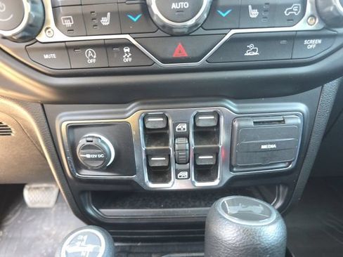 Used 2022 Jeep Wrangler Unlimited Sport AWD/4WD image 18