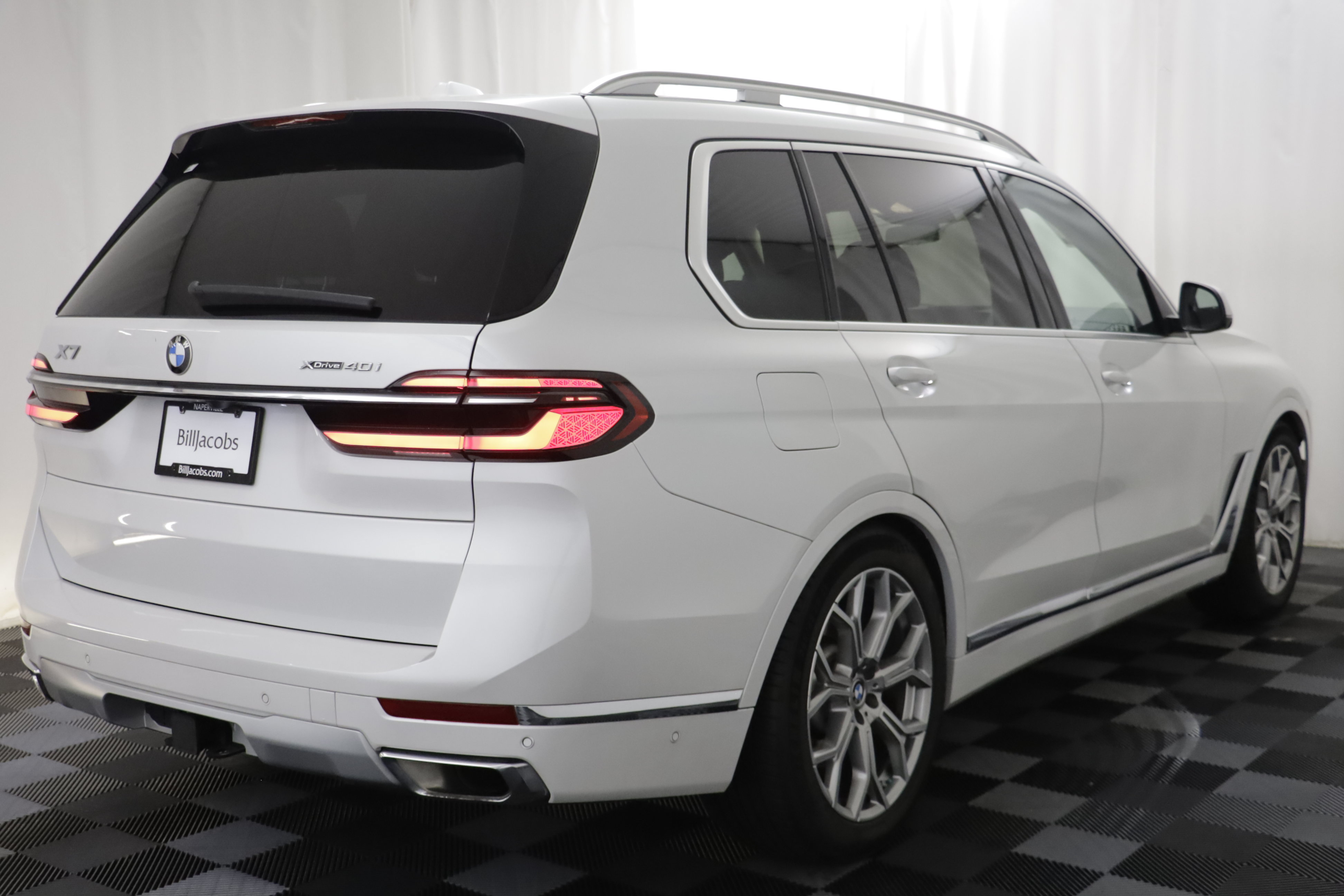 Used 2024 BMW X7 xDrive40i w/ Premium Package AWD/4WD image 17