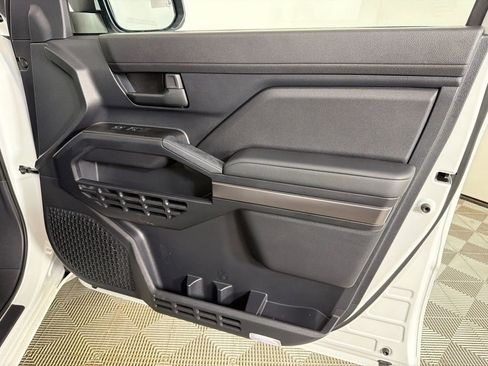 Used 2025 Toyota 4Runner SR5 AWD/4WD image 14