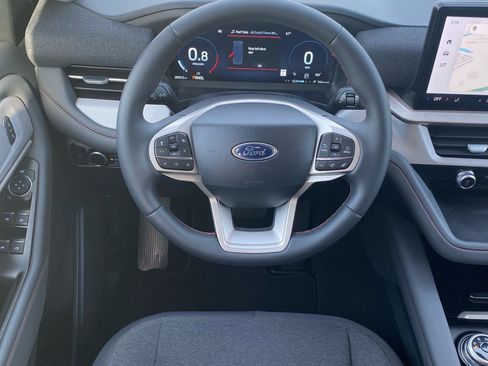 Used 2025 Ford Explorer Active image 6