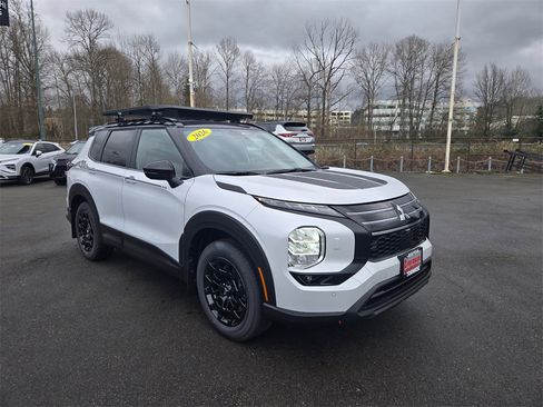 New 2026 Mitsubishi Outlander Trail Edition image 3