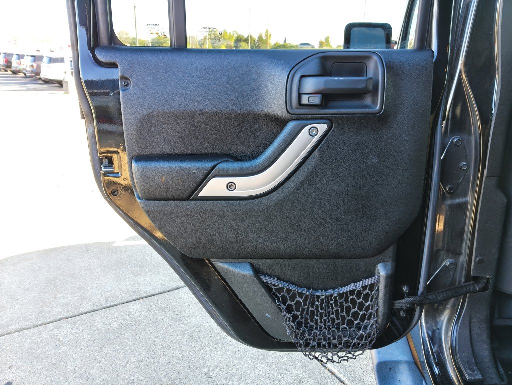 Used 2016 Jeep Wrangler Unlimited Sahara w/ Dual Top Group AWD/4WD image 11
