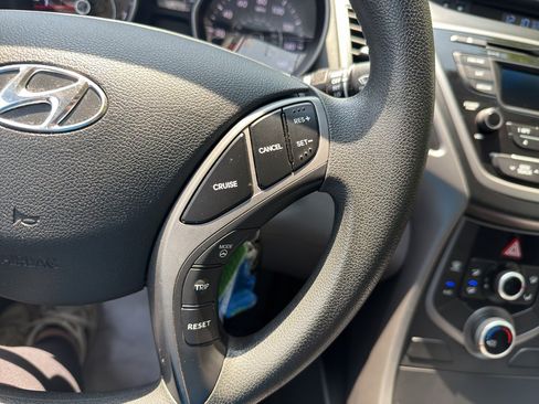 Used 2014 Hyundai Elantra SE FWD image 14