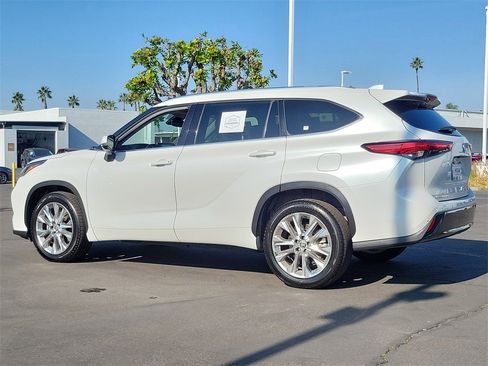 Used 2022 Toyota Highlander Limited image 3