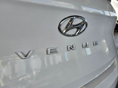 Used 2025 Hyundai Venue SE FWD image 36
