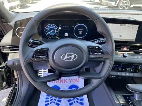 New 2025 Hyundai Elantra SEL image 11