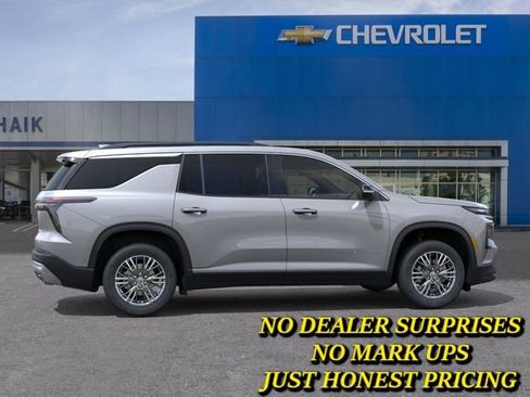 New 2026 Chevrolet Traverse LT FWD image 5