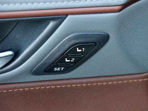 Used 2021 Toyota Venza Limited image 20