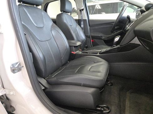 Used 2017 Ford Focus Titanium FWD image 3