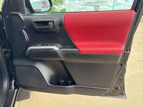 Used 2020 Toyota Tacoma SR5 w/ Technology Package AWD/4WD image 20