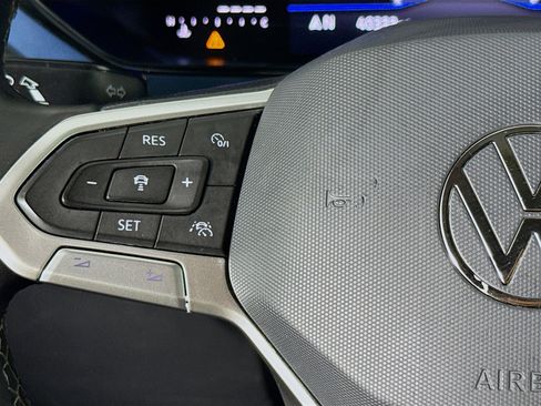 Used 2024 Volkswagen Taos SE FWD image 13