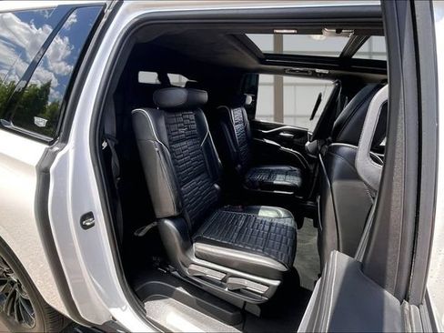 Used 2023 Cadillac Escalade ESV Sport Platinum w/ LPO, ONYX Package AWD/4WD image 26