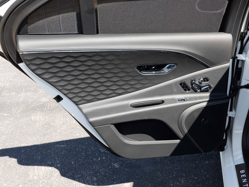 Used 2025 Bentley Flying Spur Plug-In Hybrid AWD/4WD image 52