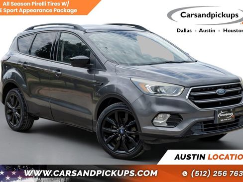 Used 2017 Ford Escape SE w/ Equipment Group 201A FWD image 1