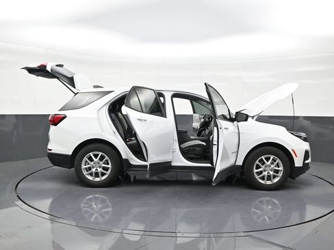 Used 2024 Chevrolet Equinox LS FWD image 29