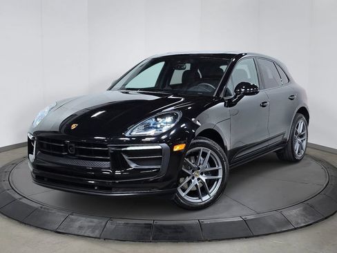 Certified 2026 Porsche Macan AWD/4WD image 1