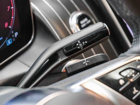 Used 2024 Mercedes-Benz GLC 300 image 23