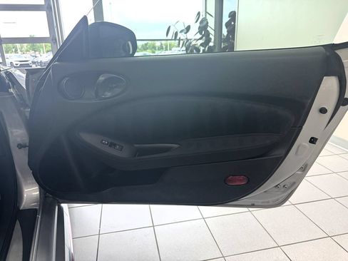 Used 2015 Nissan 370Z NISMO RWD image 18