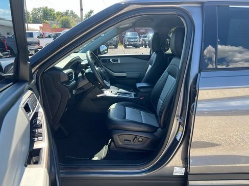Used 2024 Ford Explorer XLT w/ Equipment Group 202A AWD/4WD image 13