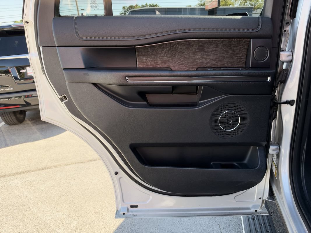 Used 2019 Ford Expedition Limited w/ Driver Assistance Package RWD image 26