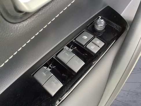Used 2025 Toyota Corolla SE FWD image 11