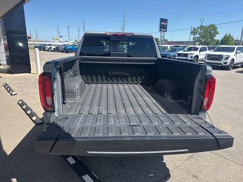 Used 2025 GMC Sierra 1500 AT4 w/ Technology Package AWD/4WD image 10