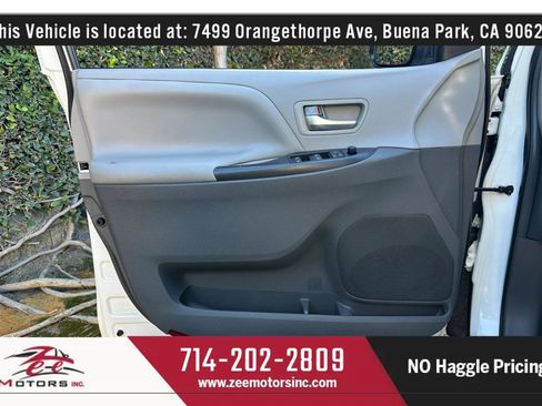 Used 2017 Toyota Sienna LE image 47