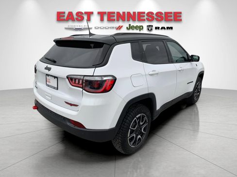 Used 2024 Jeep Compass Trailhawk image 3