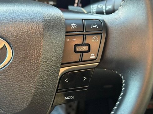 Used 2025 Toyota Camry SE image 21