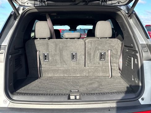 Used 2025 Chevrolet Traverse LT image 27