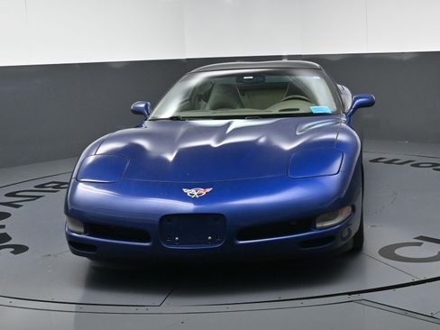 Used 2004 Chevrolet Corvette Coupe w/ Preferred Equipment Group RWD image 5