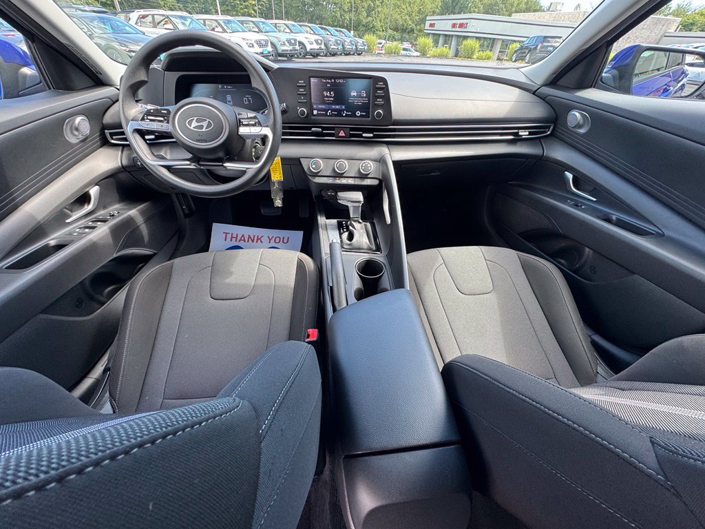 Used 2024 Hyundai Elantra SE FWD image 13