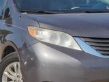 Used 2013 Toyota Sienna XLE image 3