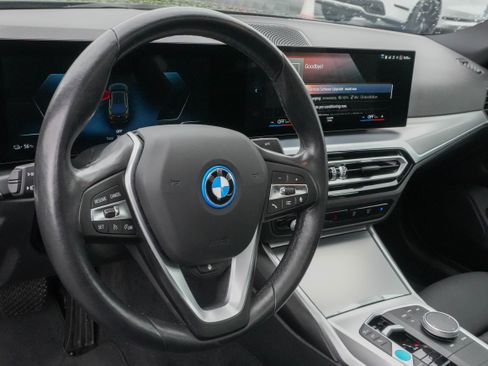 Used 2023 BMW i4 eDrive35 w/ Premium Package RWD image 3