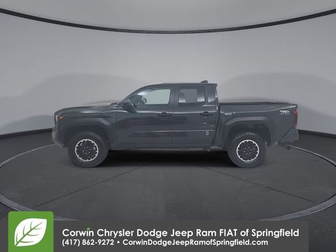 Used 2025 Toyota Tacoma TRD Off-Road image 10