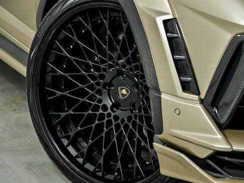Used 2023 Lamborghini Urus Performante AWD/4WD image 4